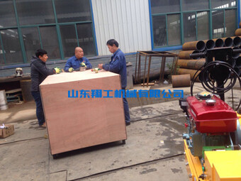 山東翔工機(jī)械小型壓路機(jī)發(fā)貨現(xiàn)場忙！