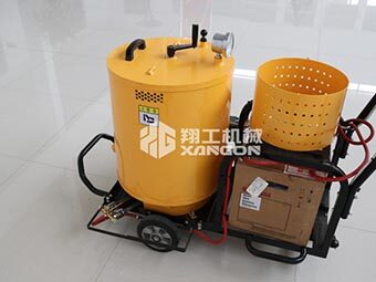 瀝青灌縫機(jī)廠家迎合路面養(yǎng)護(hù)需求，適應(yīng)市場(chǎng)變化