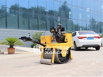 手扶小型壓路機在路面養(yǎng)護(hù)中的應(yīng)用