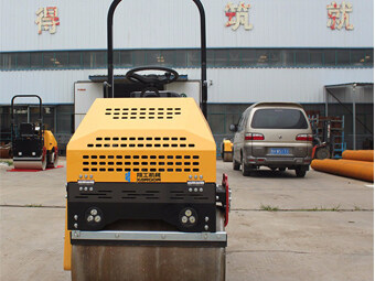  如何讓小型壓路機(jī)適應(yīng)市場的發(fā)展？