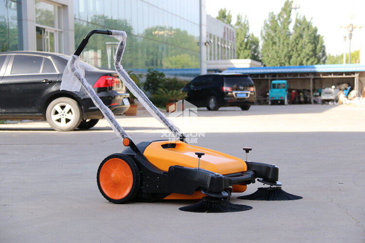 過來人：手推式掃地機這么做，比電動掃地車都值！