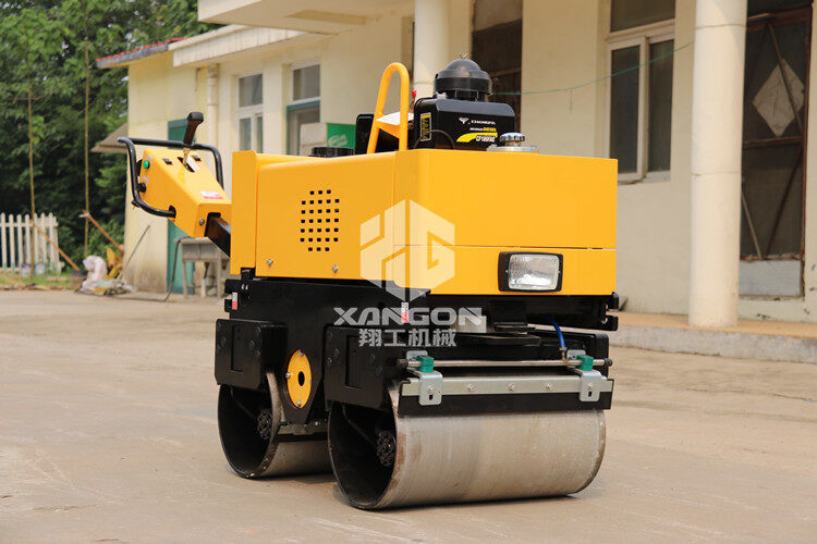 小型壓路機(jī)上坡下坡有技巧，萬(wàn)萬(wàn)不可大意