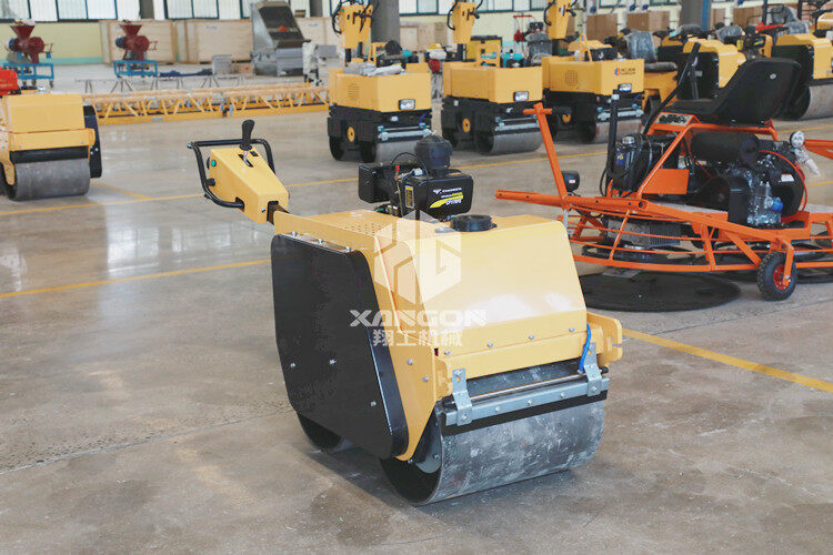 壓路機(jī)前面的大滾筒，里面到底裝著什么？