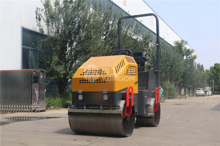 小型壓路機(jī)輪胎如何防老化？保養(yǎng)比什么都重要